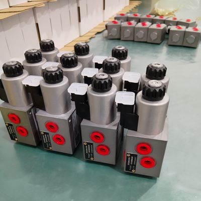 6 Way 2 Posisi Hydraulic Solenoid Valve Dengan Enam Pelabuhan Minyak Dan DT04-2P Konektor Valve Manifold